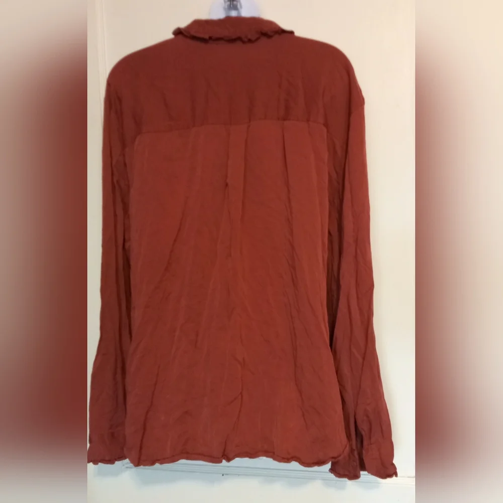 🛍️ BUNDLE ONLY 🛍️a.n.a Terracotta Button Down Shirt - Picture 3 of 5